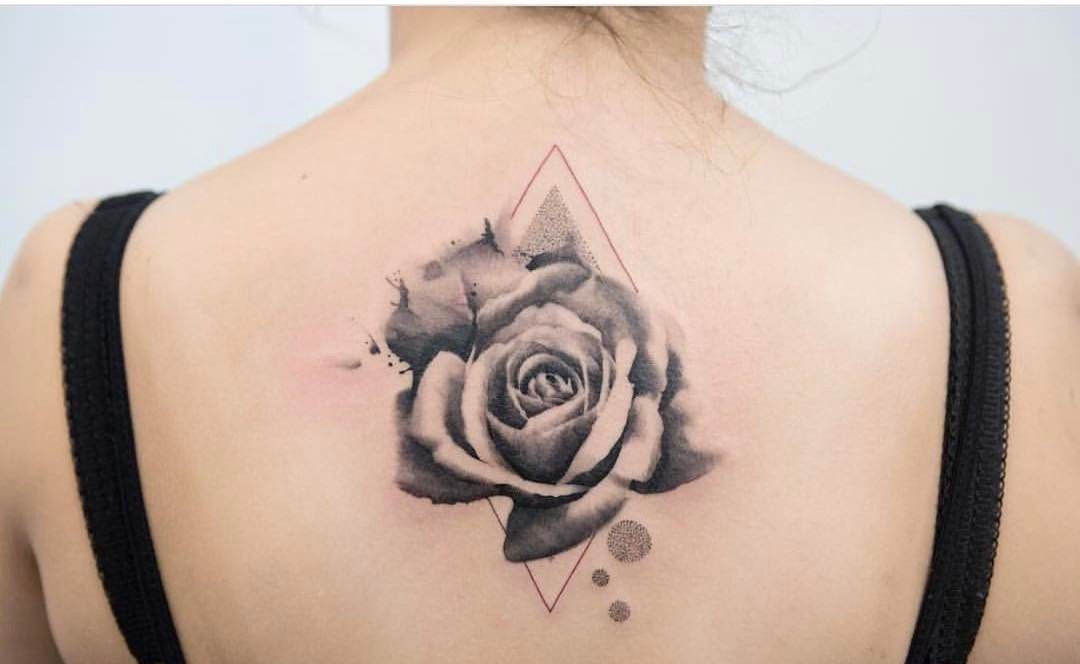 纹身算是一种时尚潮流吗?你跟风没?00后的白色纹身真的好看吗?