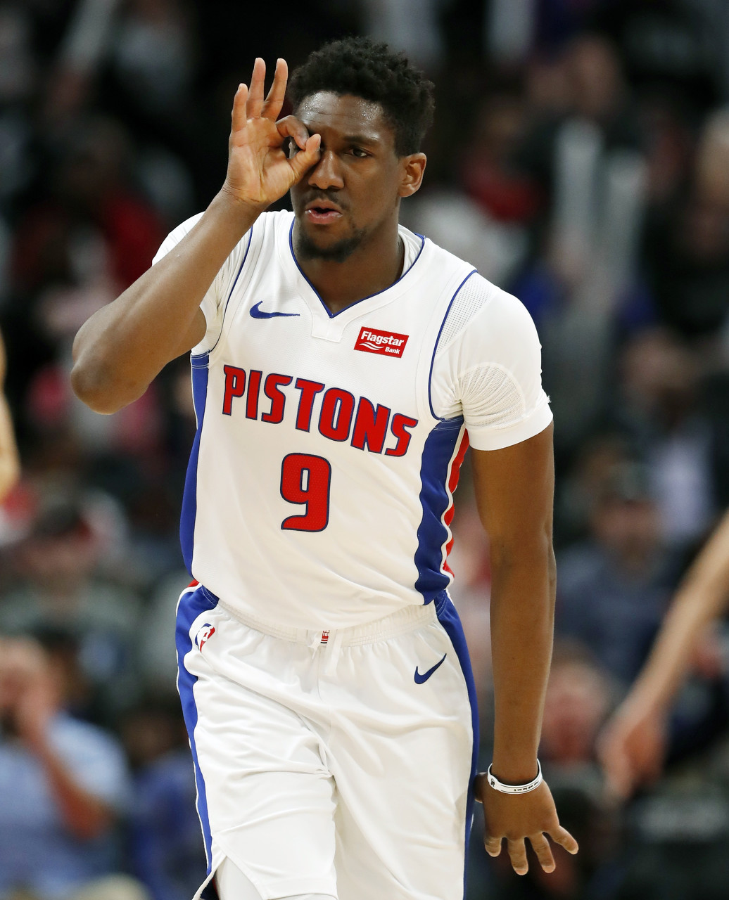 球迷屋3月11日讯 底特律活塞队主场131-108大胜芝加哥公牛队.