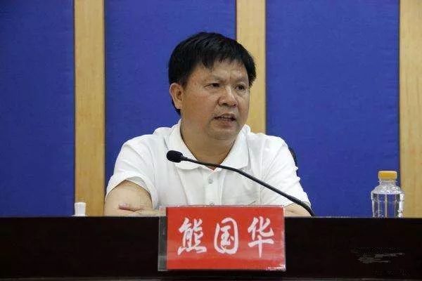 罕见"携子投案"两个月后,公安局政委携妻投案