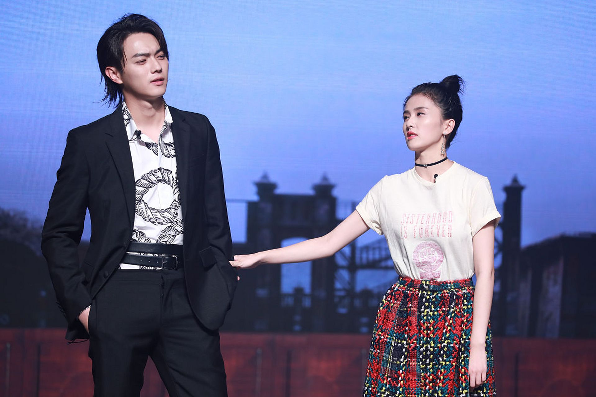 原来许凯这么高啊!比白鹿高这么多!丸子头的白鹿好可爱!