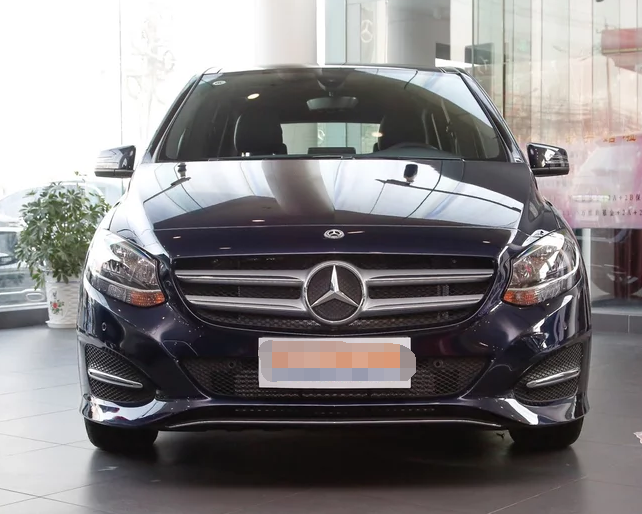 空间不用质疑,挺好的,坐起来空间绝对的够用