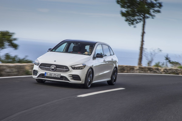 这是14年前,在巴黎车展上,"宣b"被显示为b级车