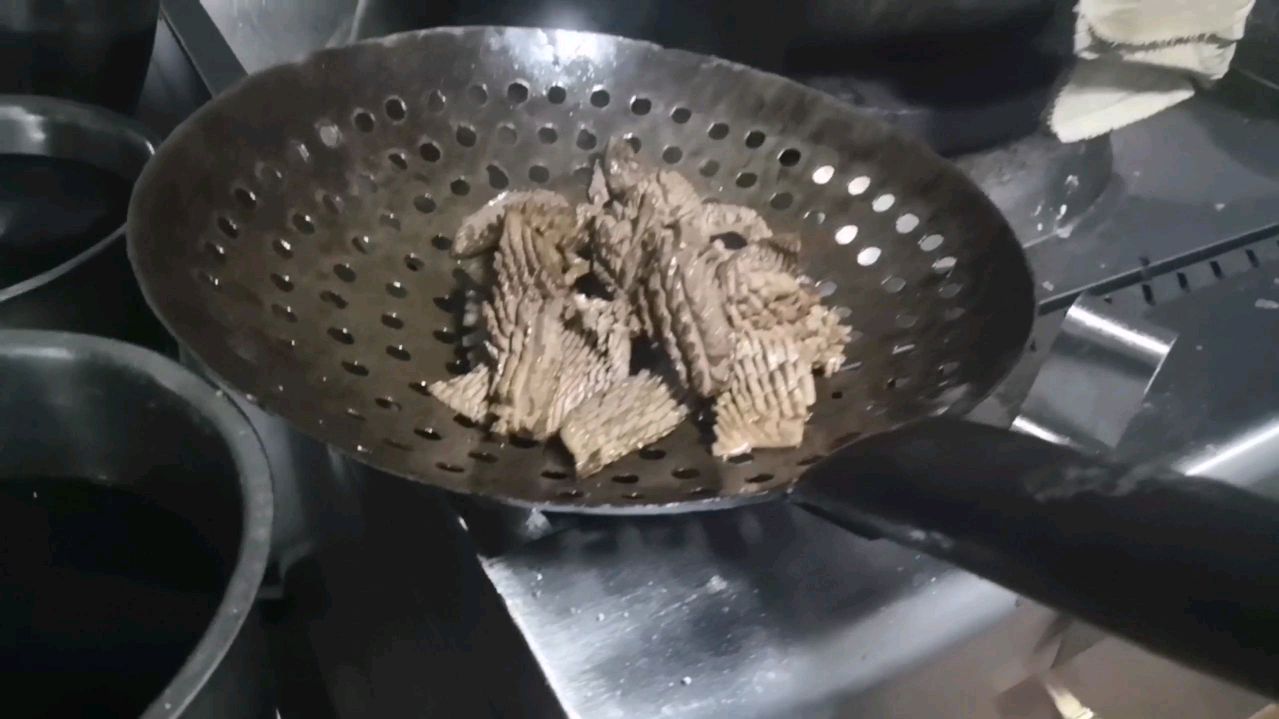 舌尖上的美食,二个猪腰子和一种东西炒在一块太好吃了