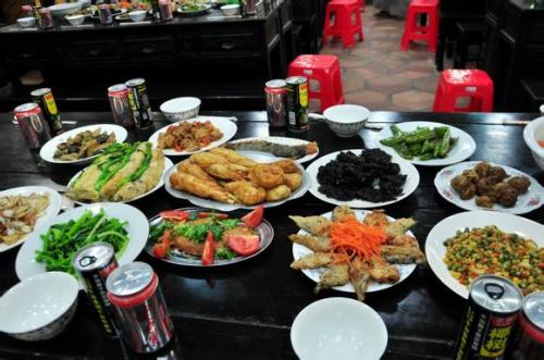 少林寺僧人午餐曝光,网友看到伙食后:现在出家还来得及吗?