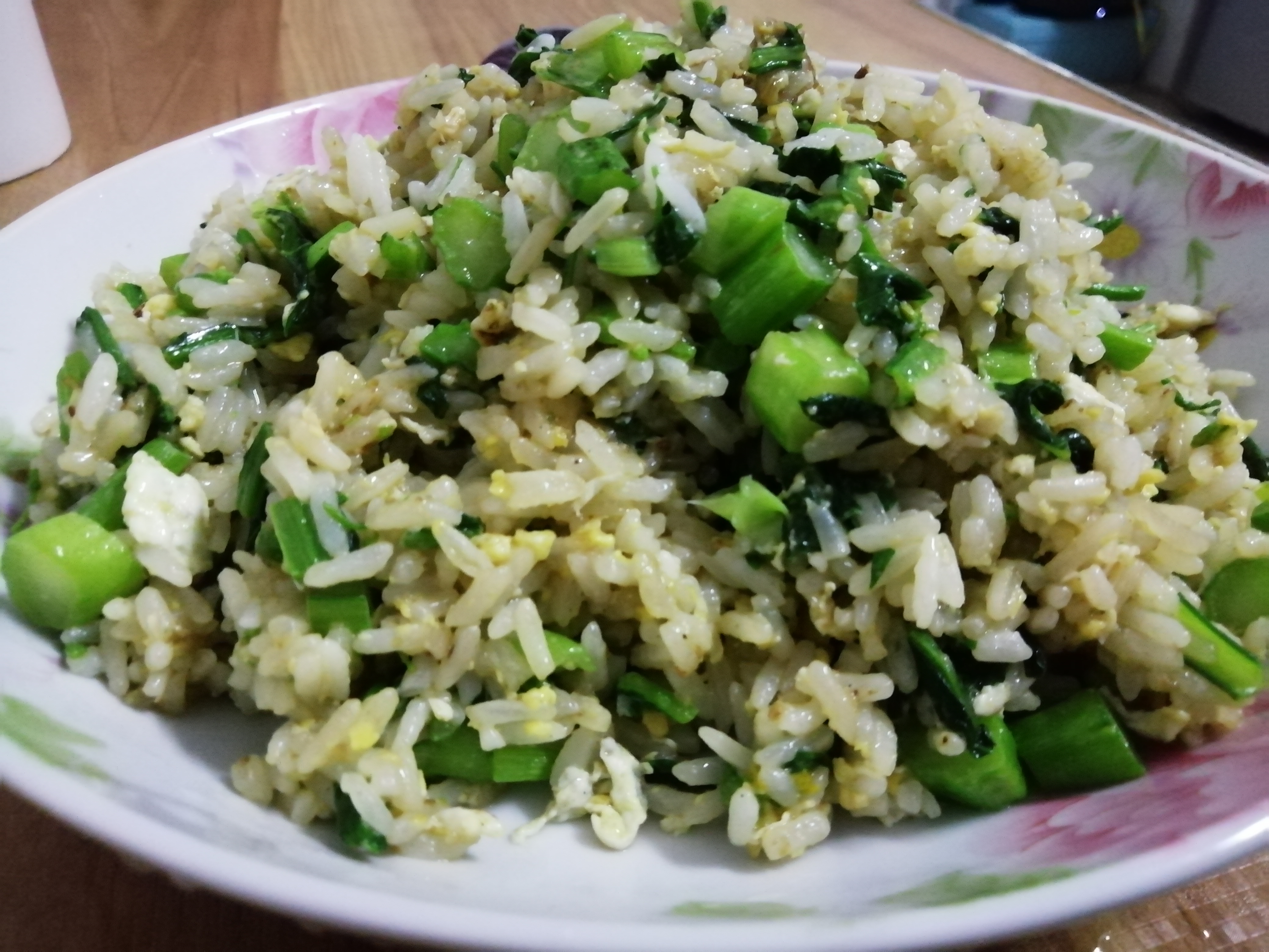 青菜蛋炒饭,一道可以填饱肚子的美食,简单又好吃