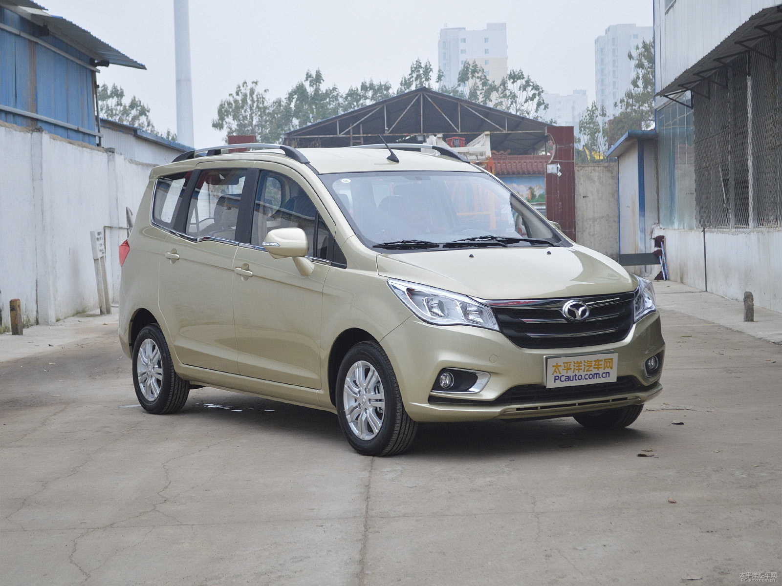 买车选瑞风m2 2013款 手动舒适型5座还是英致737 2015款 手动豪华导航