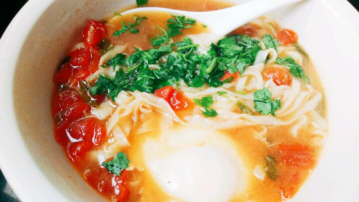 西红柿酱汤手擀面做法,好吃的诀窍在这