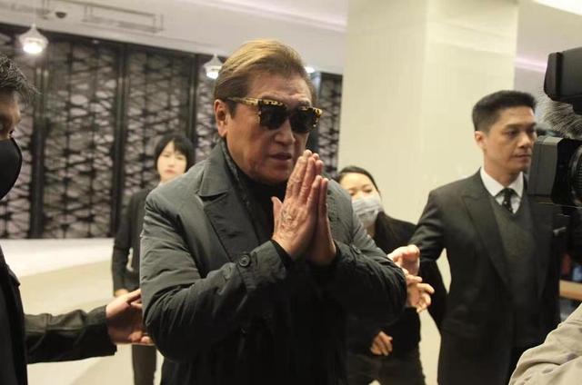 高以翔台北遗照灵堂布置曝光!笑容温暖惹人怜,女友妈妈抱头痛哭