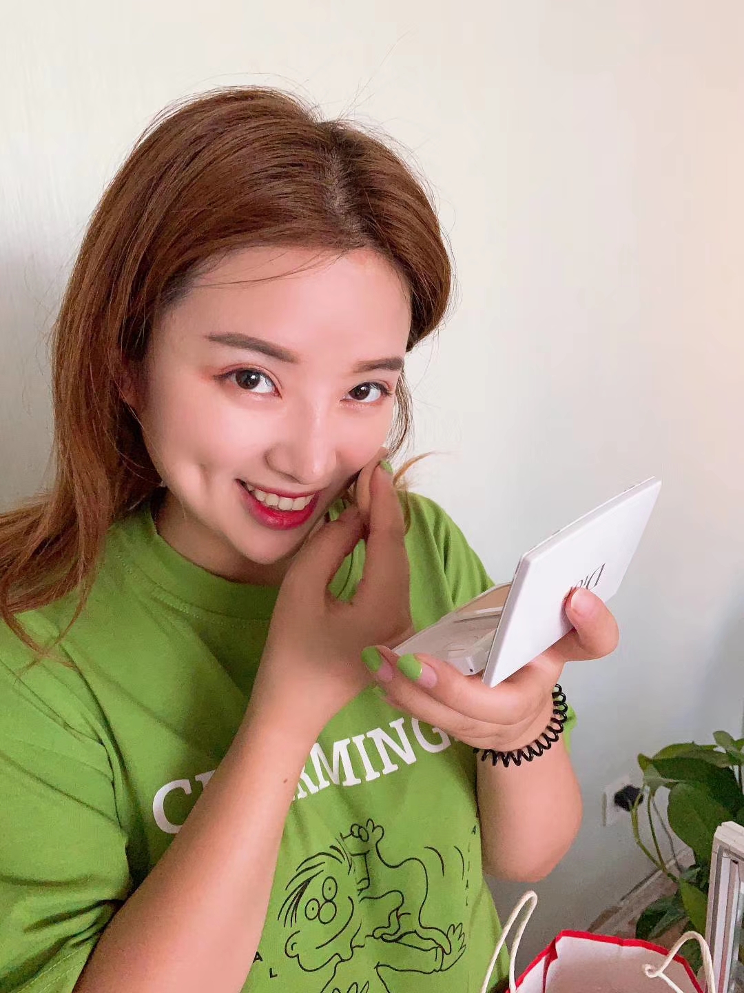 容貌俊美,身材丰满,气质优雅的河南小美女,你是否喜欢?