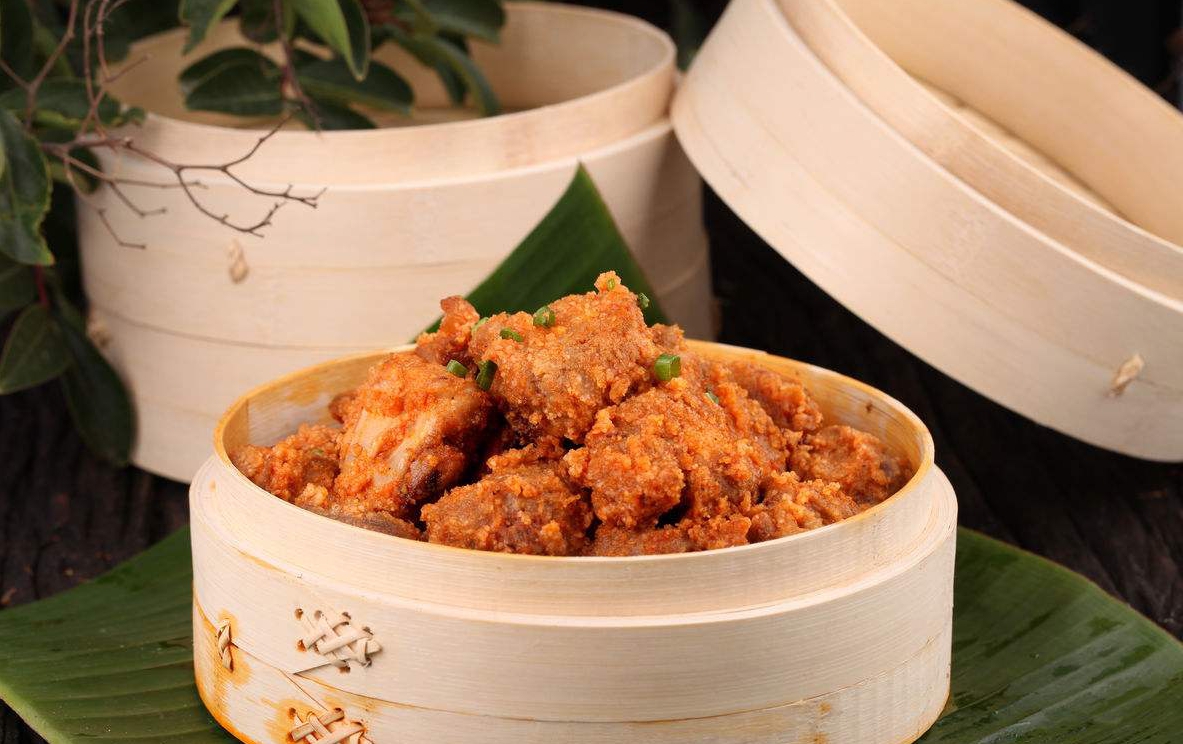 做粉蒸排骨时,直接下锅蒸大错特错,多加一步,排骨软糯可口