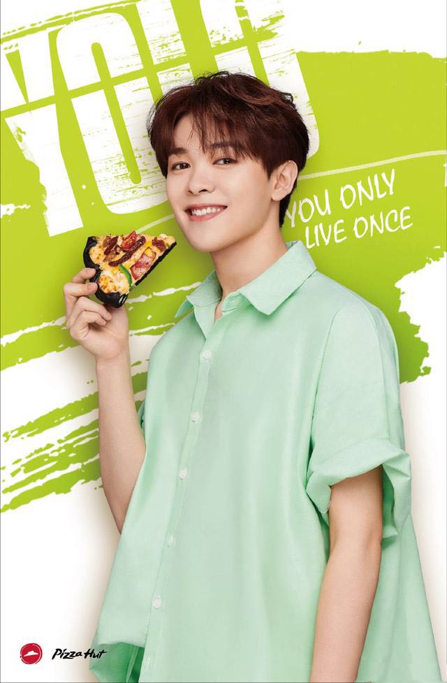 百分九最新代言,蔡徐坤嘴巴很油,范丞丞头发飘逸,陈立农贼稚嫩