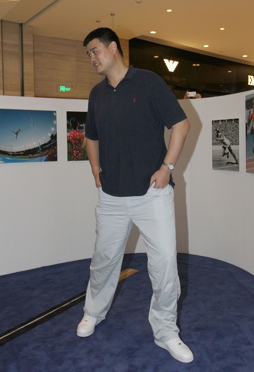 1,易烊千玺平常更喜欢坐高铁而不是飞机,只要行程不匆忙他都会坐高铁