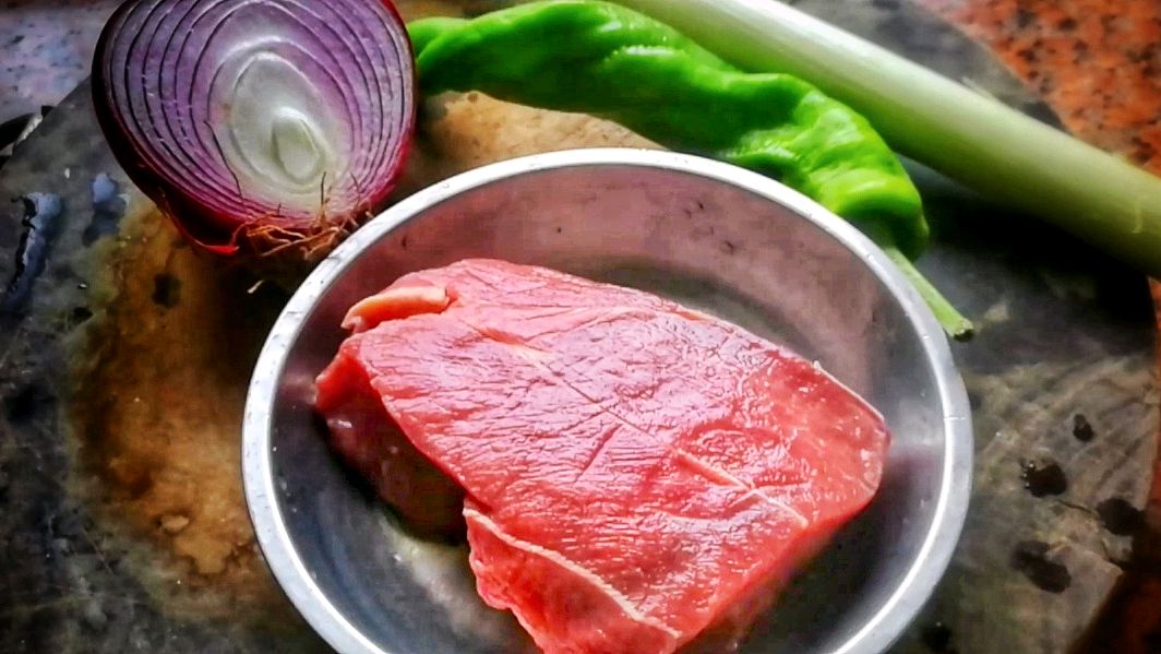 炒牛肉放嫩肉粉你是大错特错,学会几个简单小技巧,牛肉滑嫩不老