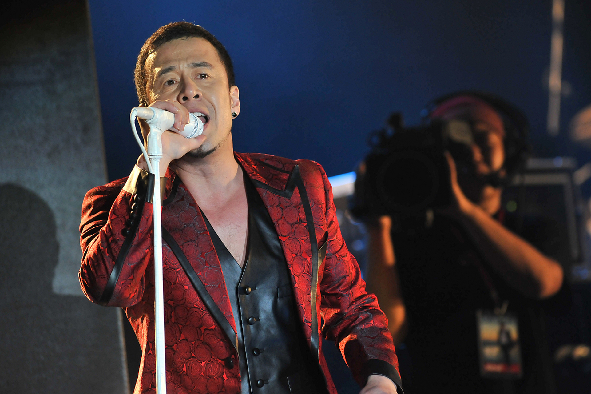 杨坤曾表示刘德华不是一个真正的歌手,但刘德华却回应说:论唱歌我不如