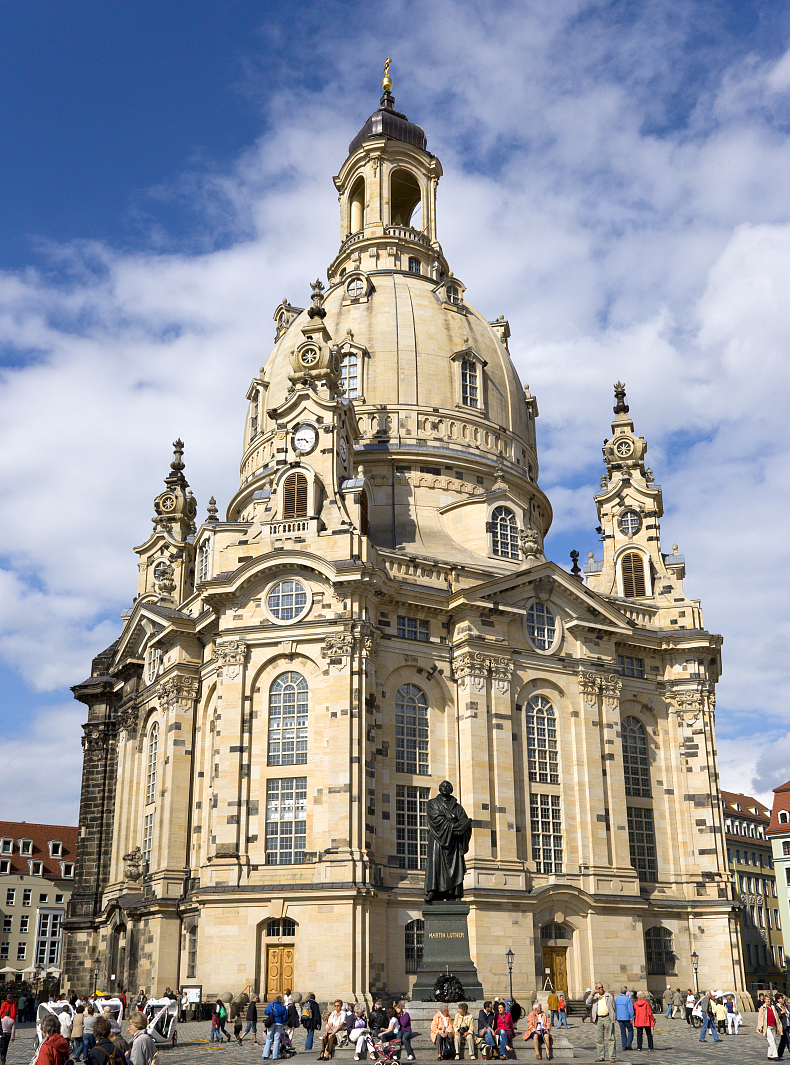 奢侈浮夸,珠光宝气的巴洛克建筑,竟然建在北京的这条河边