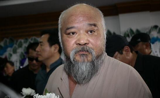 回顾知名导演丁霄汉葬礼,陈建斌,杨立新到场,冯远征面色沉重!