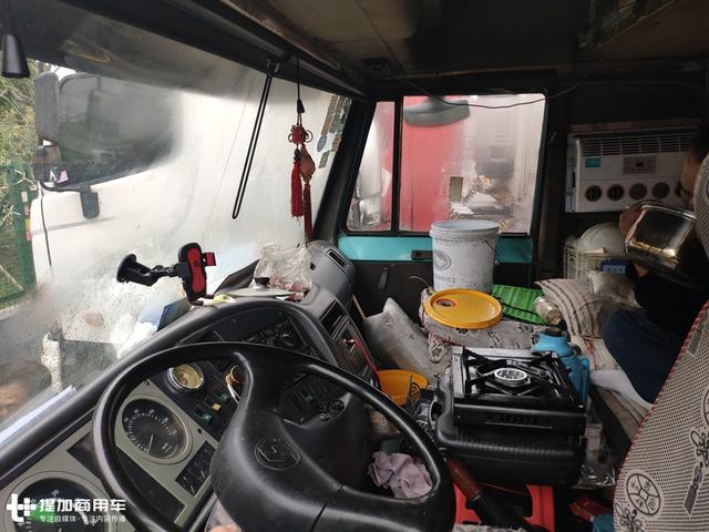 偶遇运营11年的陕汽奥龙,配置在当年非常的先进,现在看依然经典