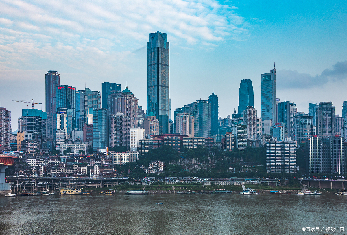 镜头里的春天# 春日旅游:探秘重庆市的魔幻魅力  春天是旅行的最佳