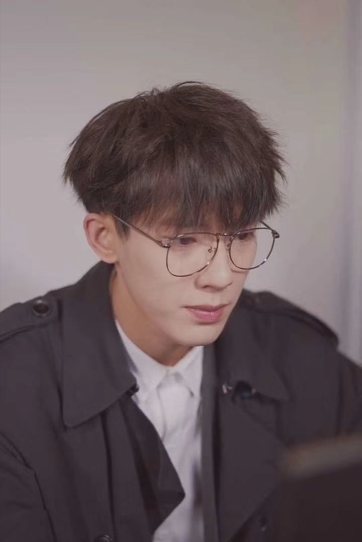 继费启鸣之后的抖音新晋男友叶航成,他们两人究竟好在哪里