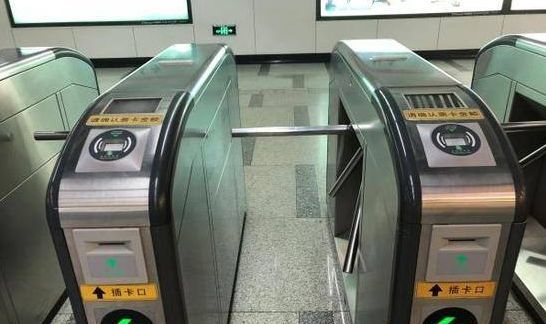 郑州地铁闸机图片