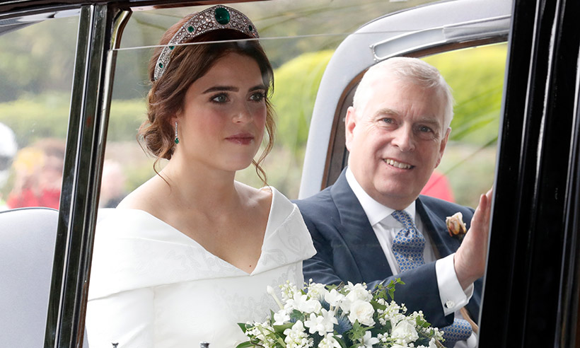 "尤金妮"公主大婚!一身洁白婚纱真美,凯特王妃礼服更吸睛!