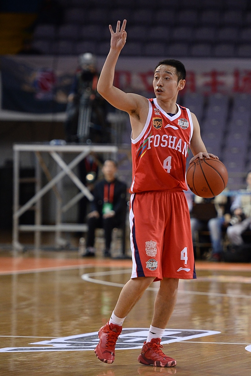 前广东旧将砍分哥史鸿飞,连续两个赛季伤停,恐无球可打面临退役