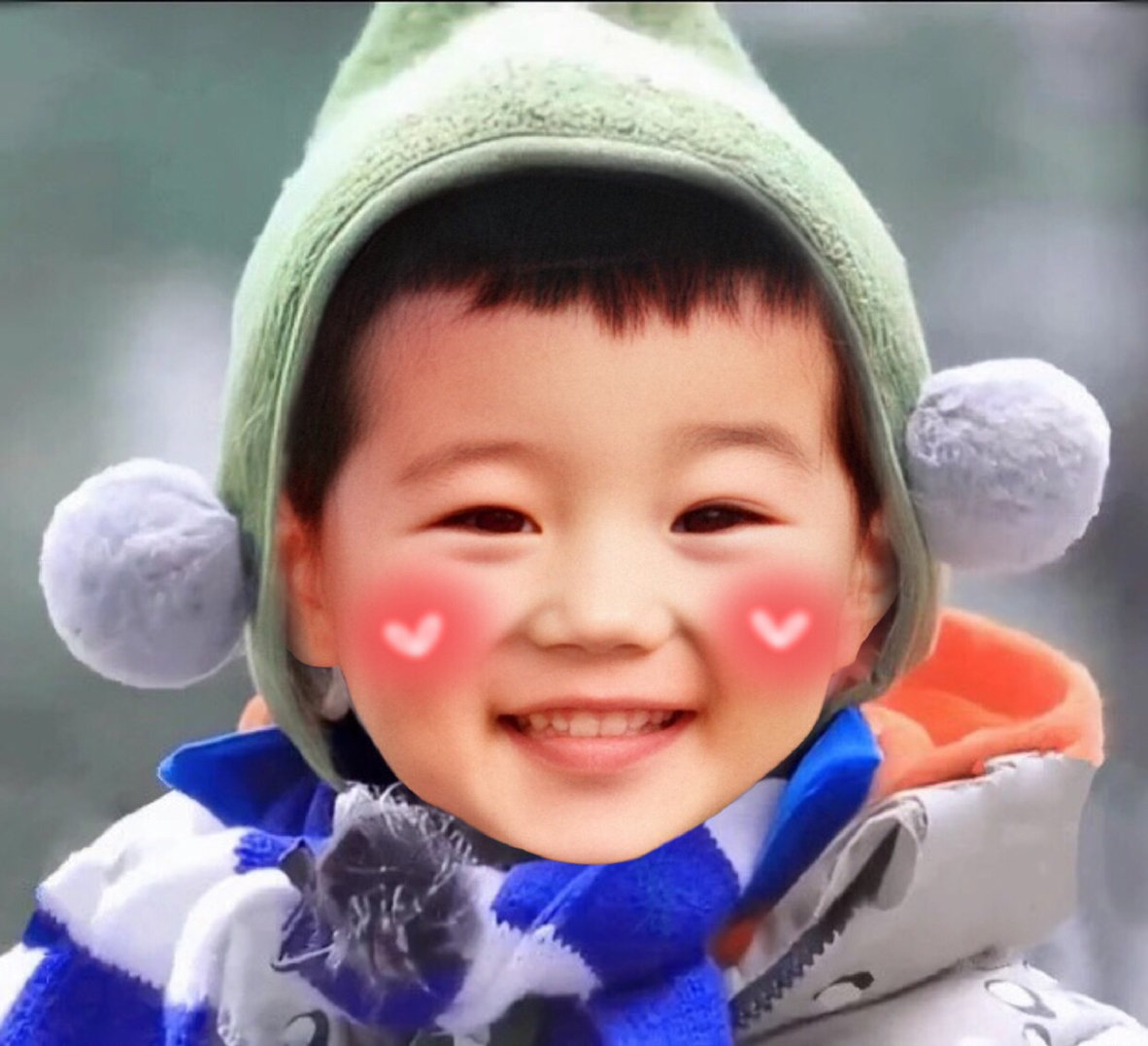 分享小时候戴可爱帽子的王源 圆嘟嘟的小脸笑起来太可爱