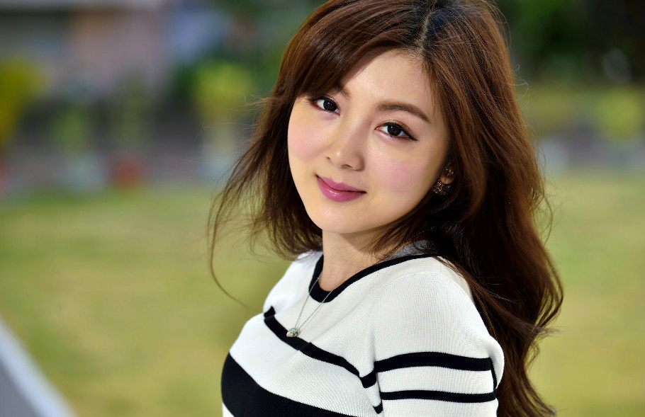 人像摄影(青春秀美的阳光微笑女孩)