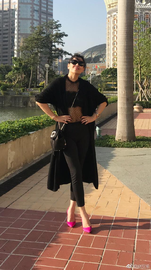 年近60岁京城第一名媛赵欣瑜蓬头垢面哭诉网络,却有着超美马甲线