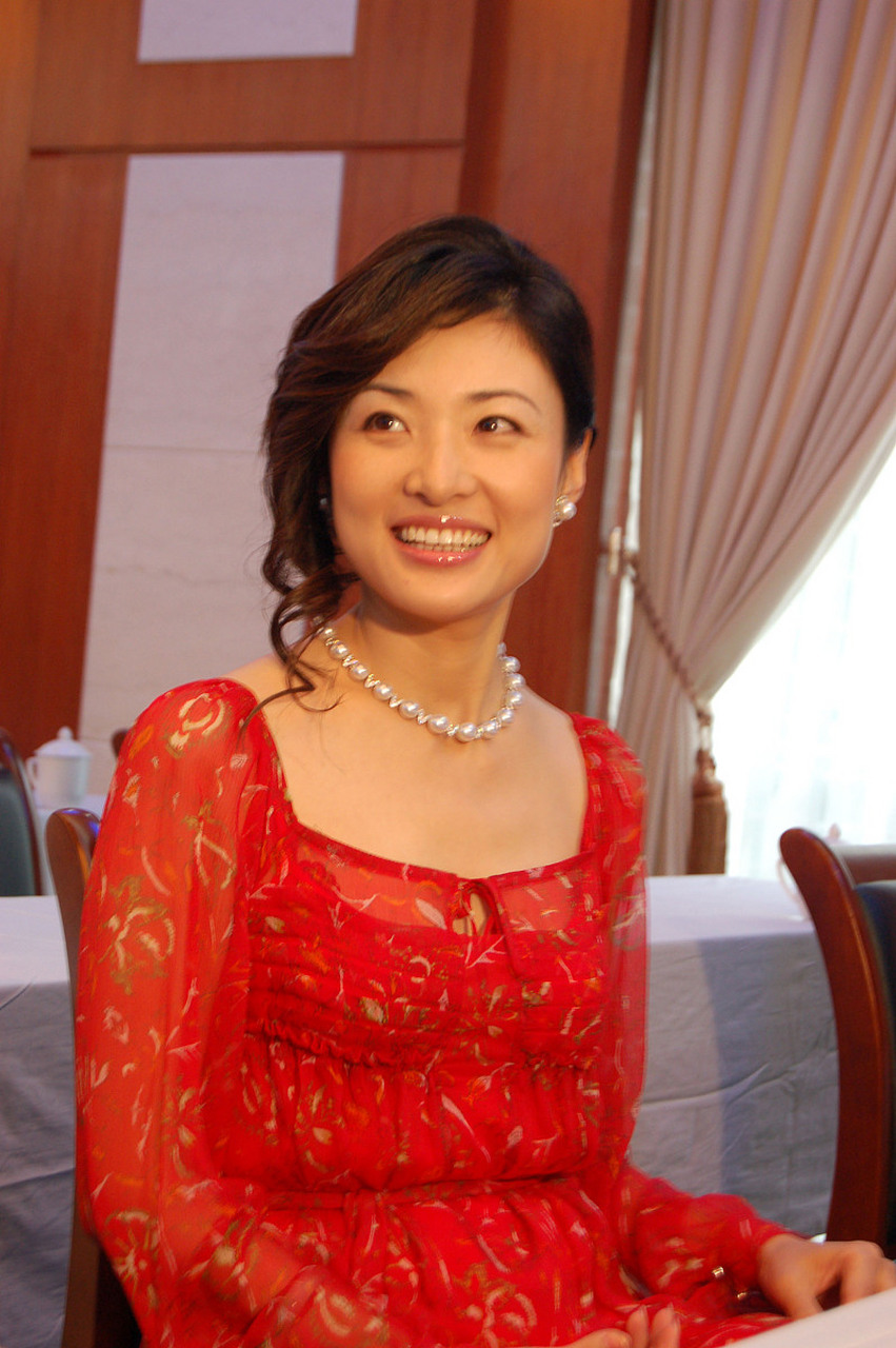 一天晚上,主持人周涛和丈夫姚可说:"我们这样的生活对我来说太痛苦了