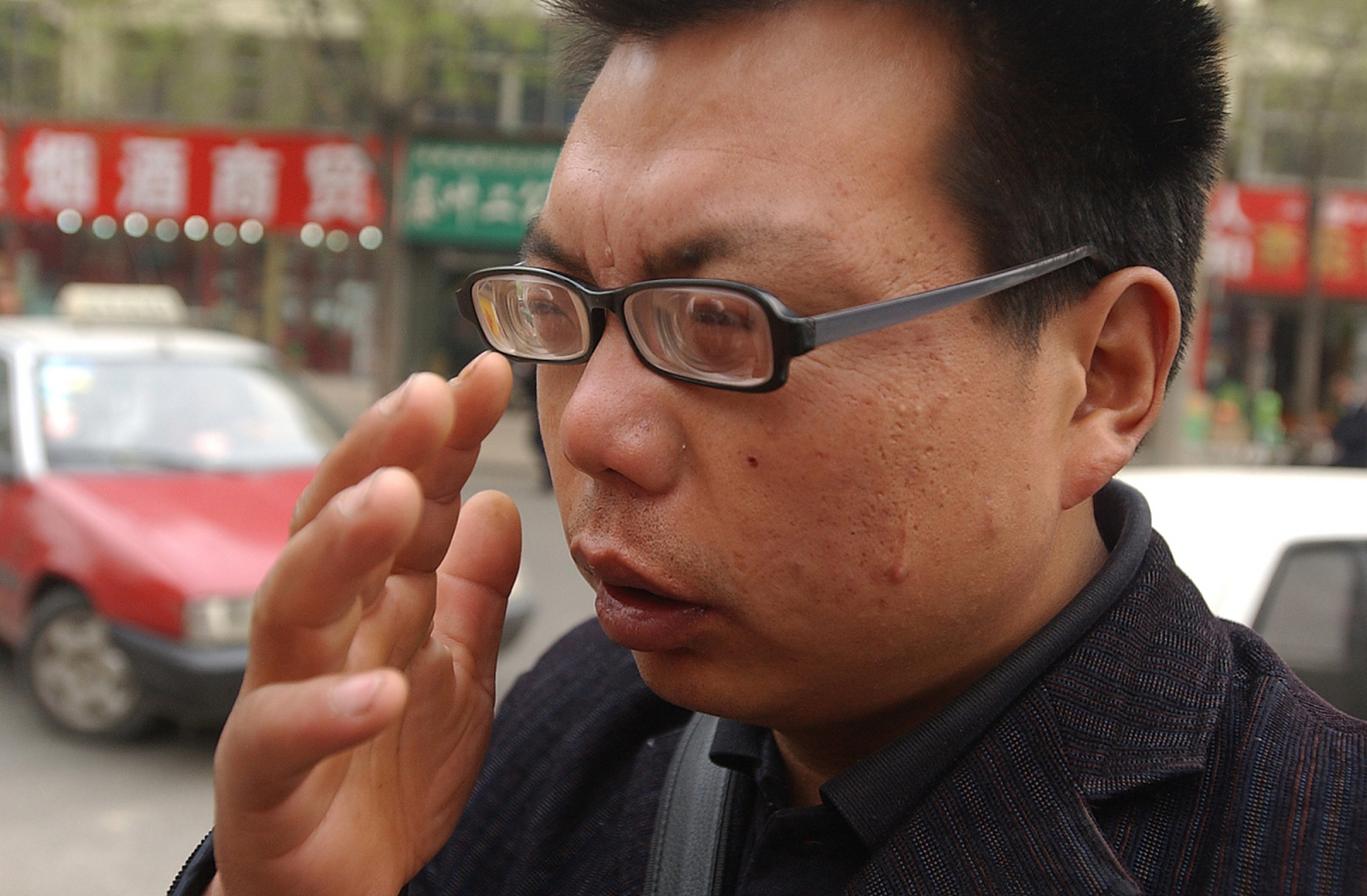 戴眼镜让眼睛变凸,这其实是一种误解.