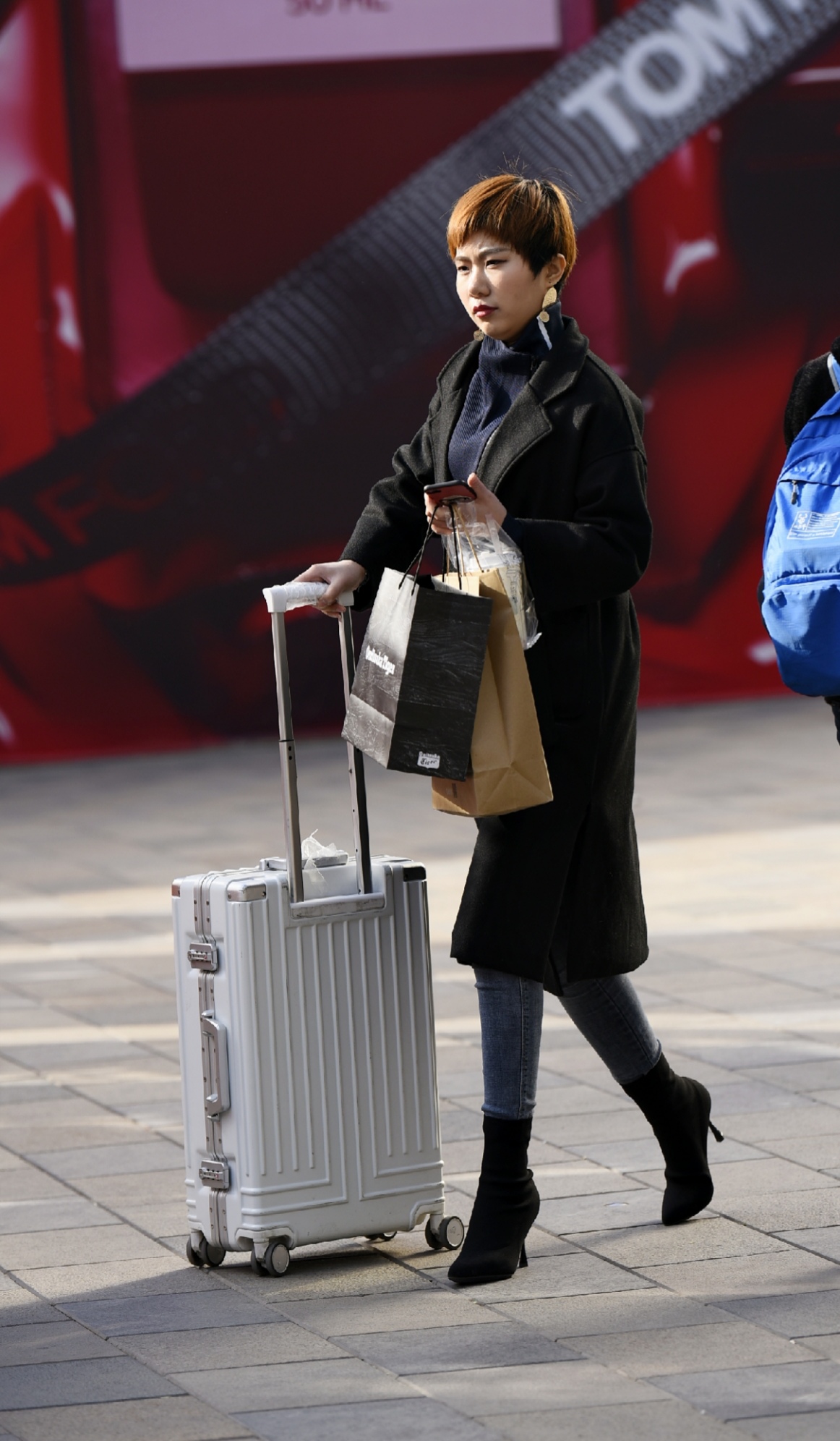 北京街拍:穿细高跟短靴的女孩,美丽时尚又显气质