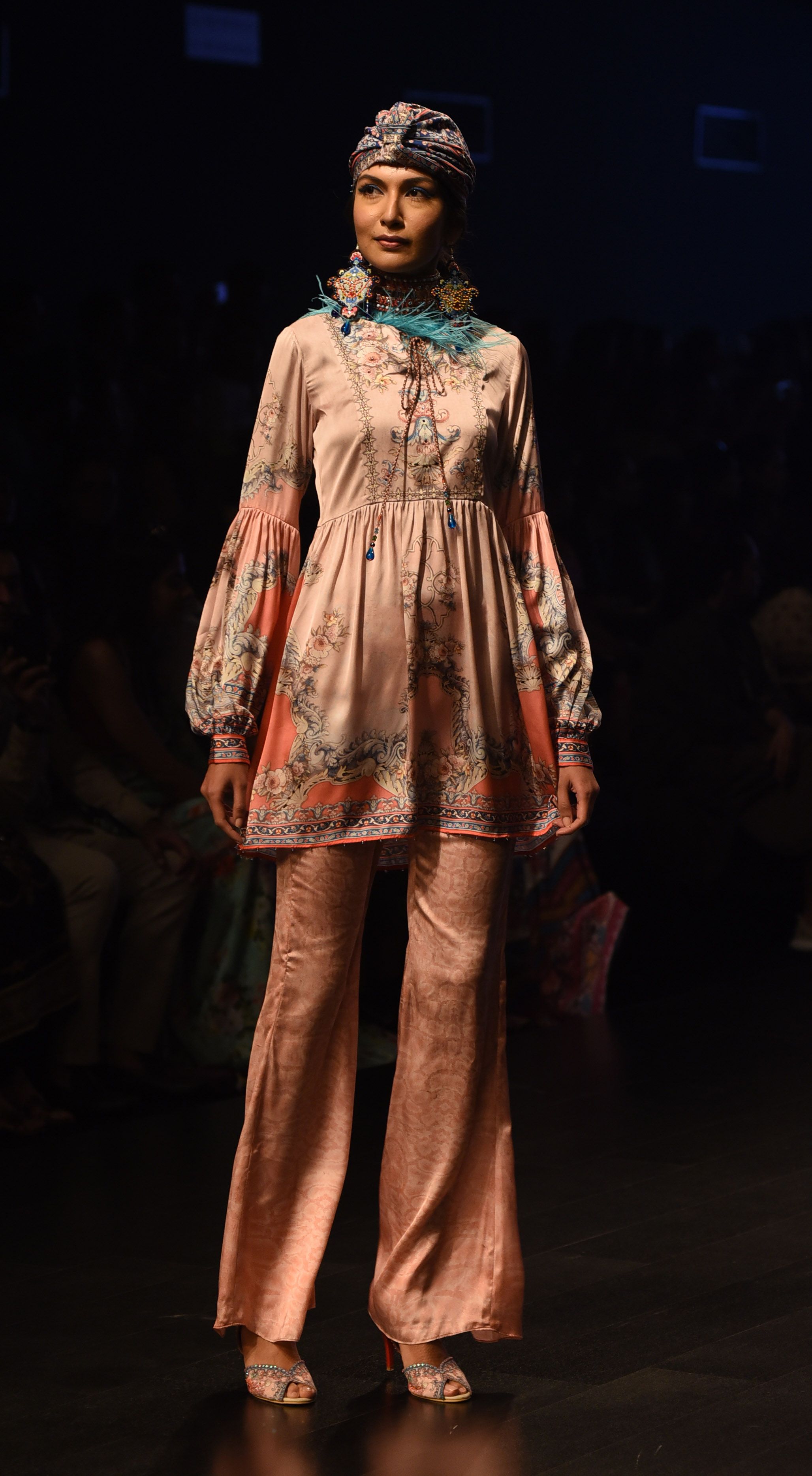 印度拉克美时装周——设计师rajdeep ranawat时装秀