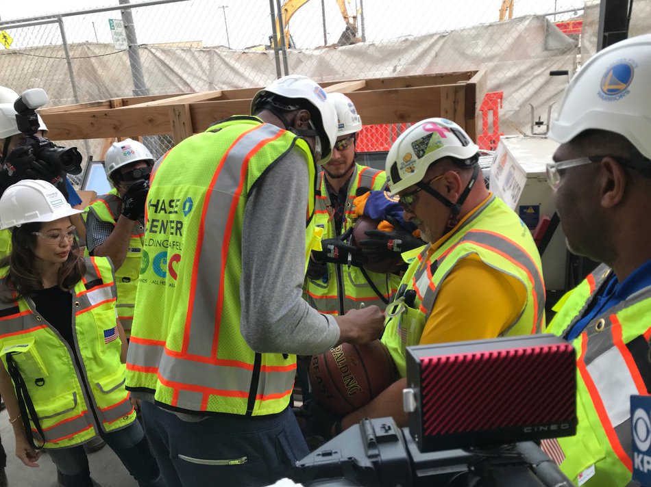 杜兰特一套民工装去工地干什么?