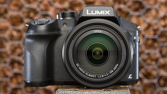卓越的松下lumix dmc-fz300超级变焦提供了一个固定孔径镜头,4k视频和