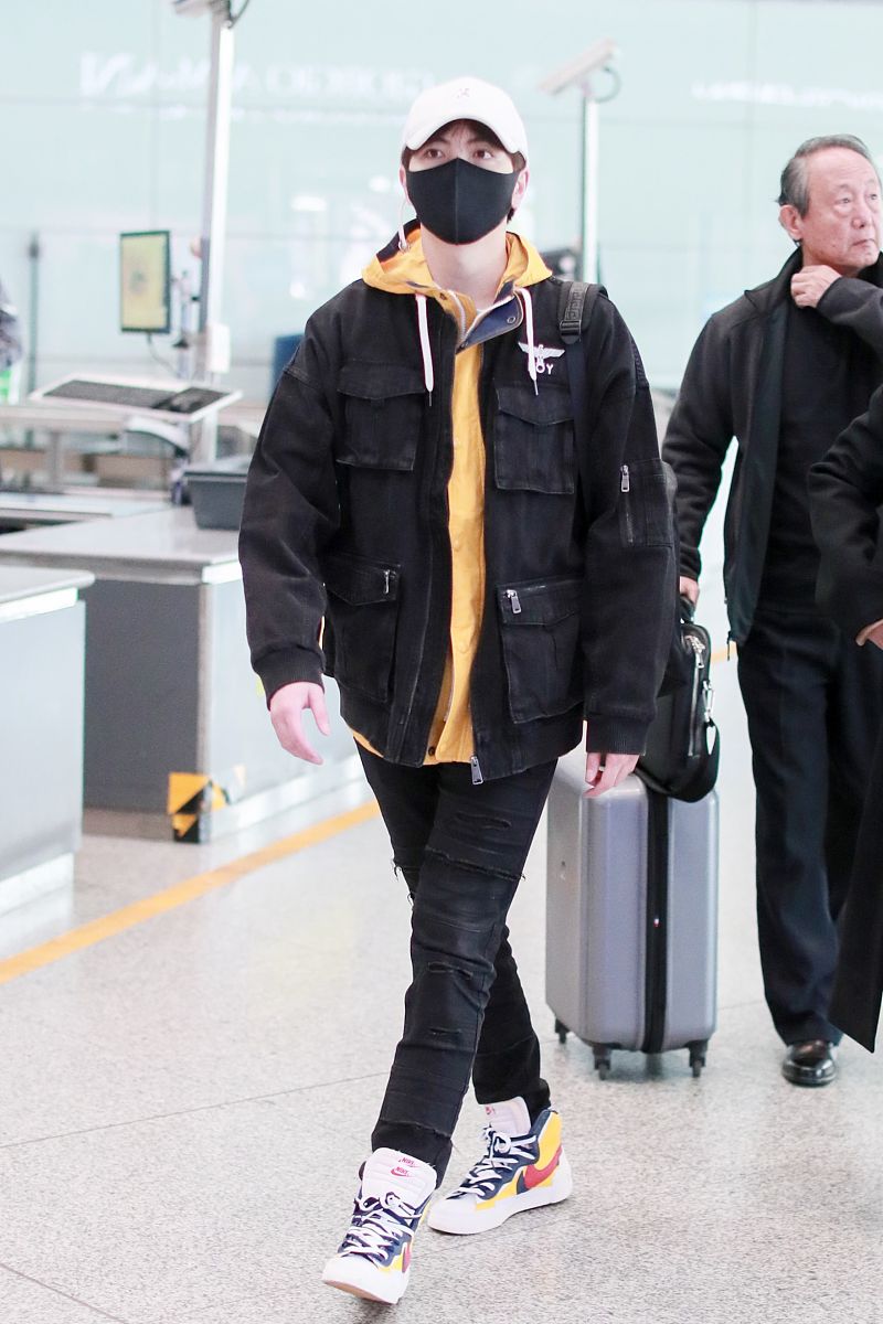 秦奋街拍:boy london牛仔夹克破洞裤 nike x sacai球鞋帅气潮男