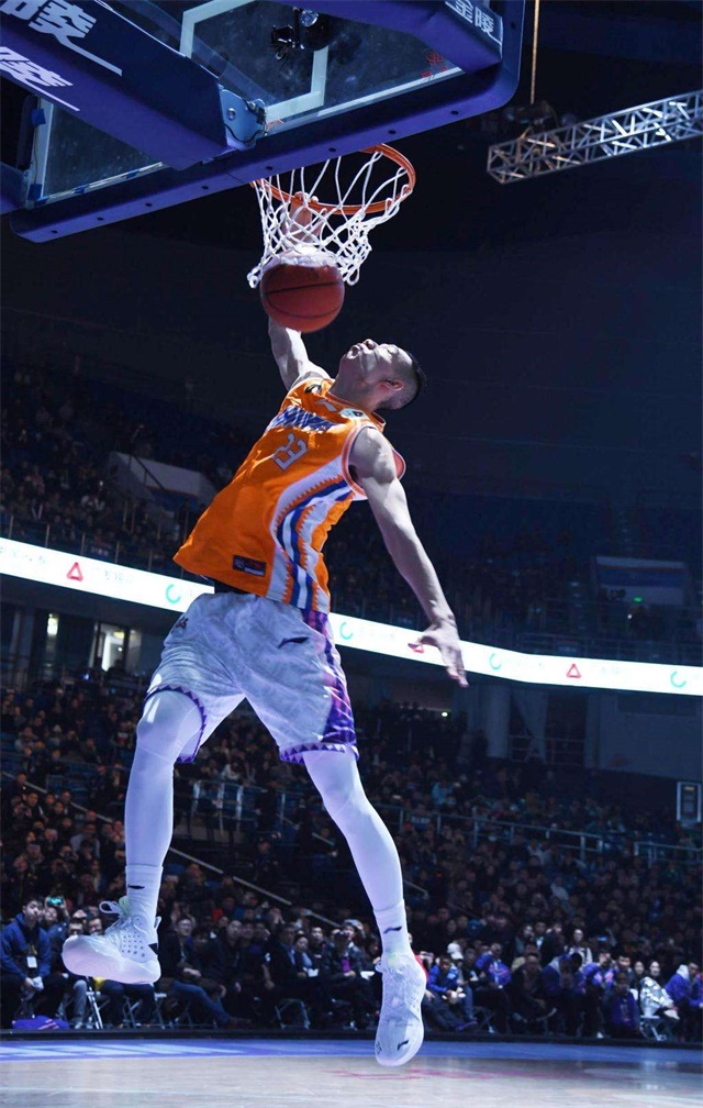 扣篮大赛王潼模仿致敬徐咏,他究竟是一个怎样的存在?