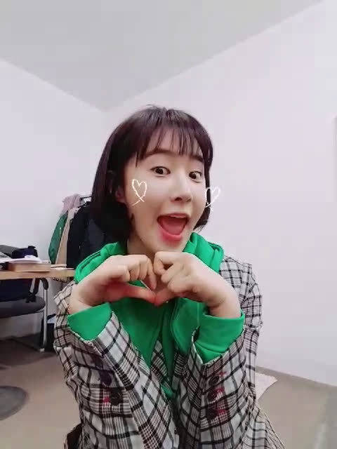 真·从漫画里走出来的爱凤本人权侑莉,可爱搞笑引发视线集中! 5bd3