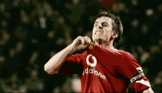 小编相信大部分球迷会选择罗比·基恩.