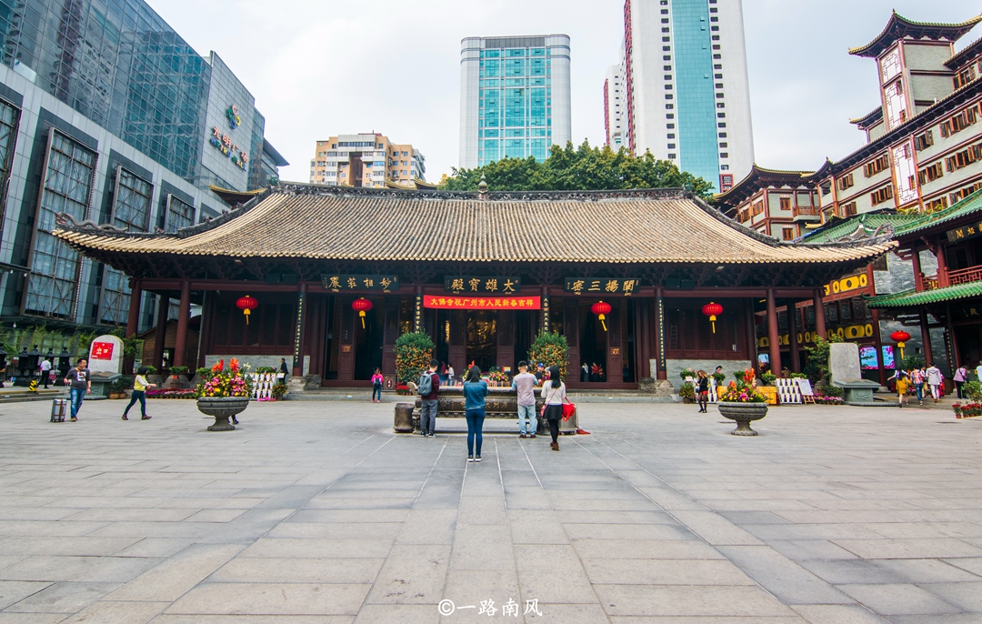 广州北京路步行街隐藏免费古寺,三尊大佛重30吨,游客并不多