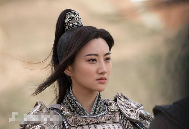 景甜被指和蔡徐坤撞脸,她却道出2年前拍《长城》趣事,耐人寻味