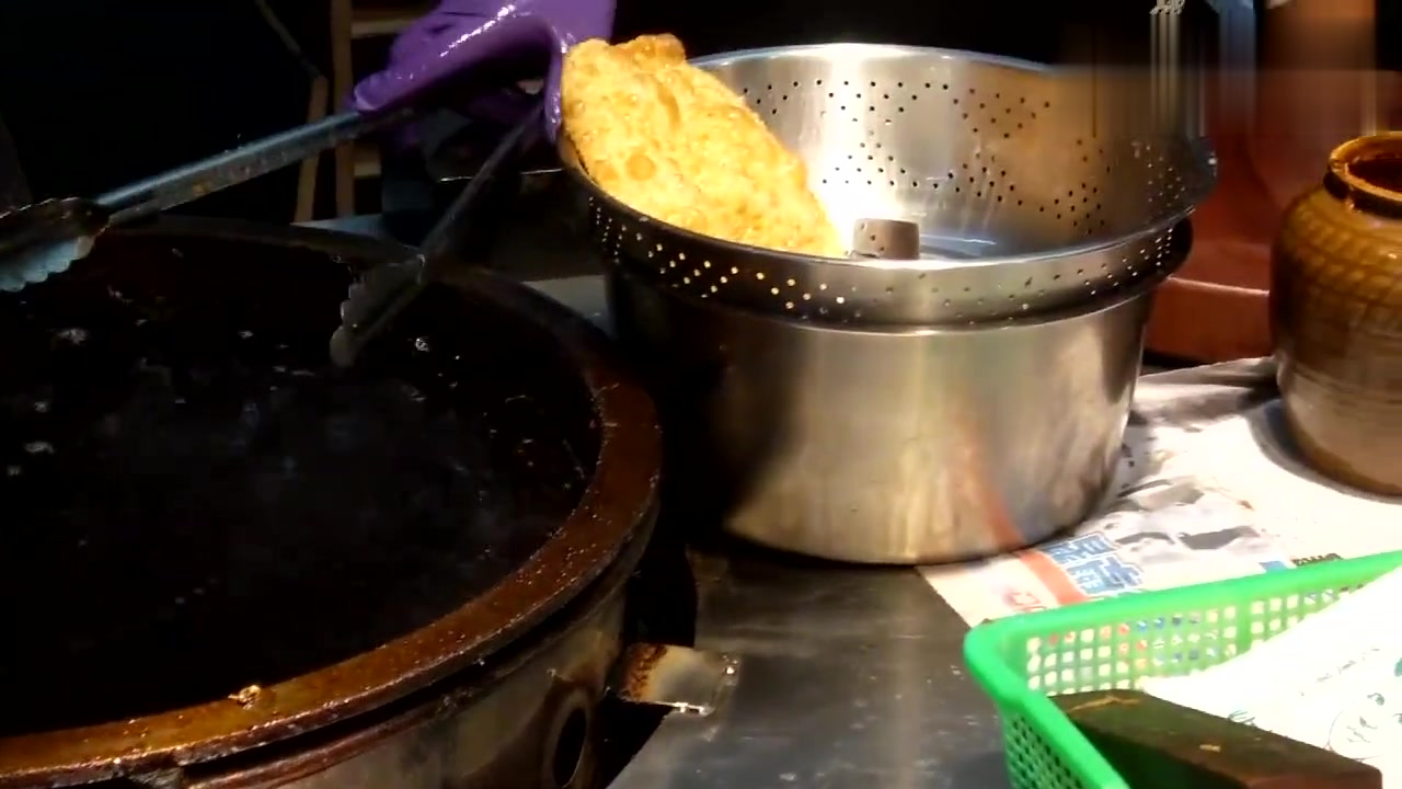 炸弹葱油饼 北方的油炸饼 逛吃逛喝走台湾