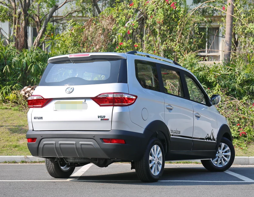 设计造型非常漂亮,福汽新龙马-启腾v60,整体非常具有运动感