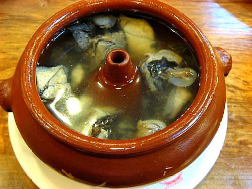 冬瓜鲈鱼汤,冬瓜其一有良好的清热解暑功效,其二利尿,且含钠极少,是