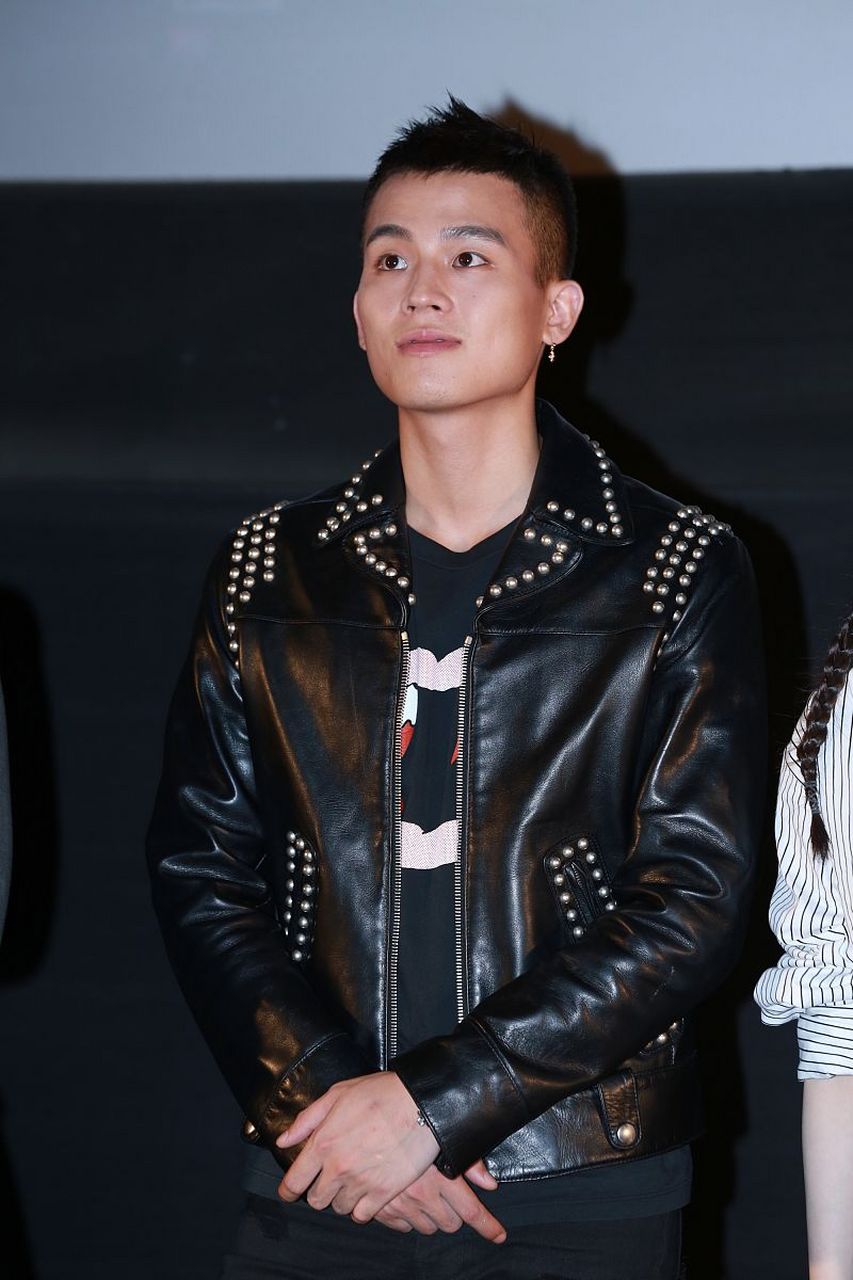 欧豪现在会出手去拿电视剧本子.