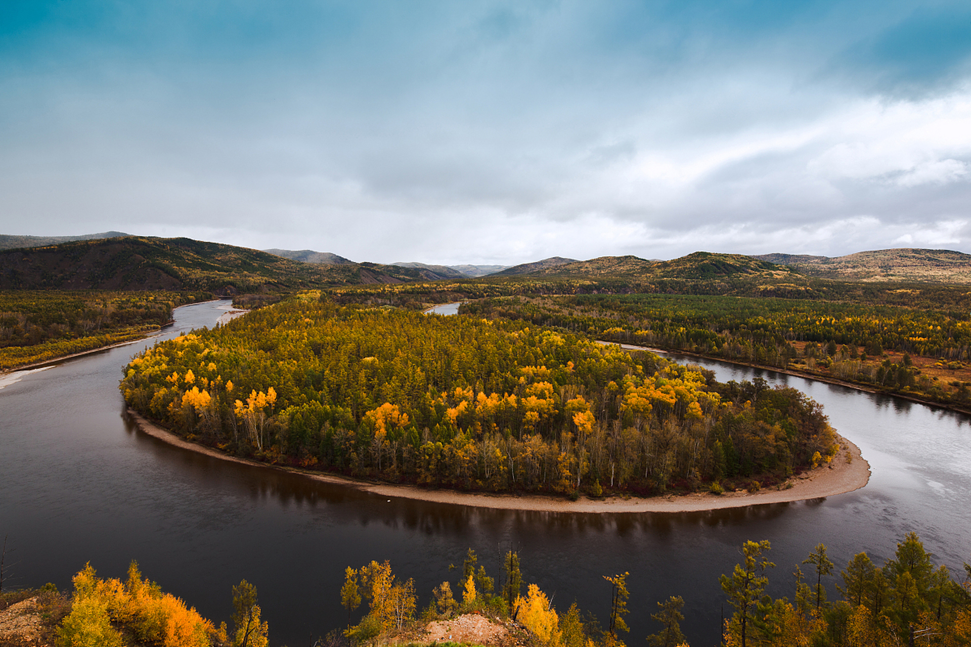 位于内蒙古自治区呼伦贝尔市额尔古纳市莫尔道嘎镇境内的莫尔道嘎国家