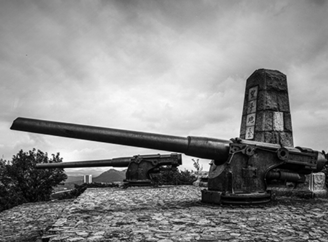 于是军港要塞,这个特殊原因使旅顺得以比较完整地保留下了大量珍贵的