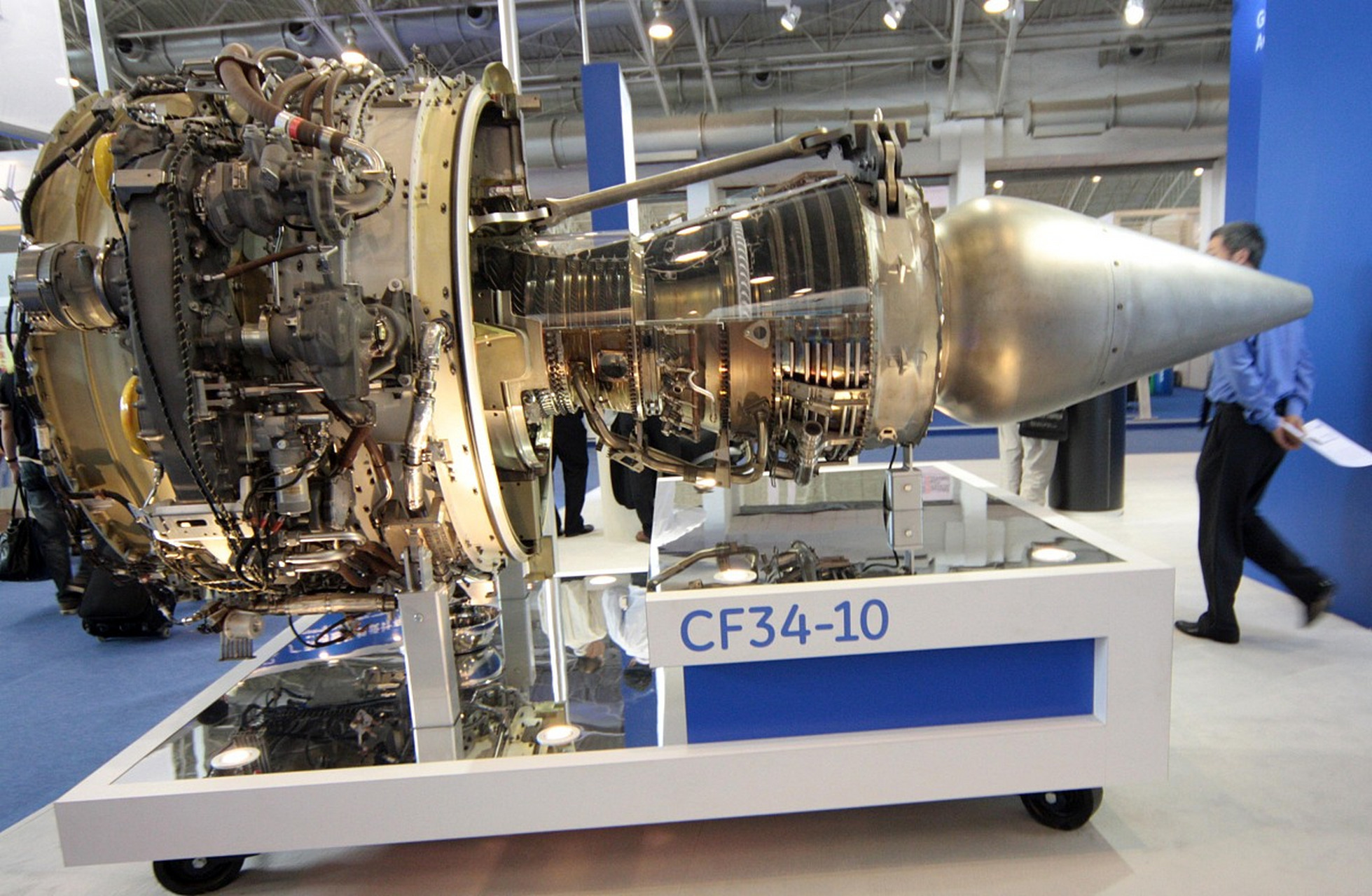 俄罗斯与中国签订两项武器订单,打破了长达50年的禁令,震惊了世界.