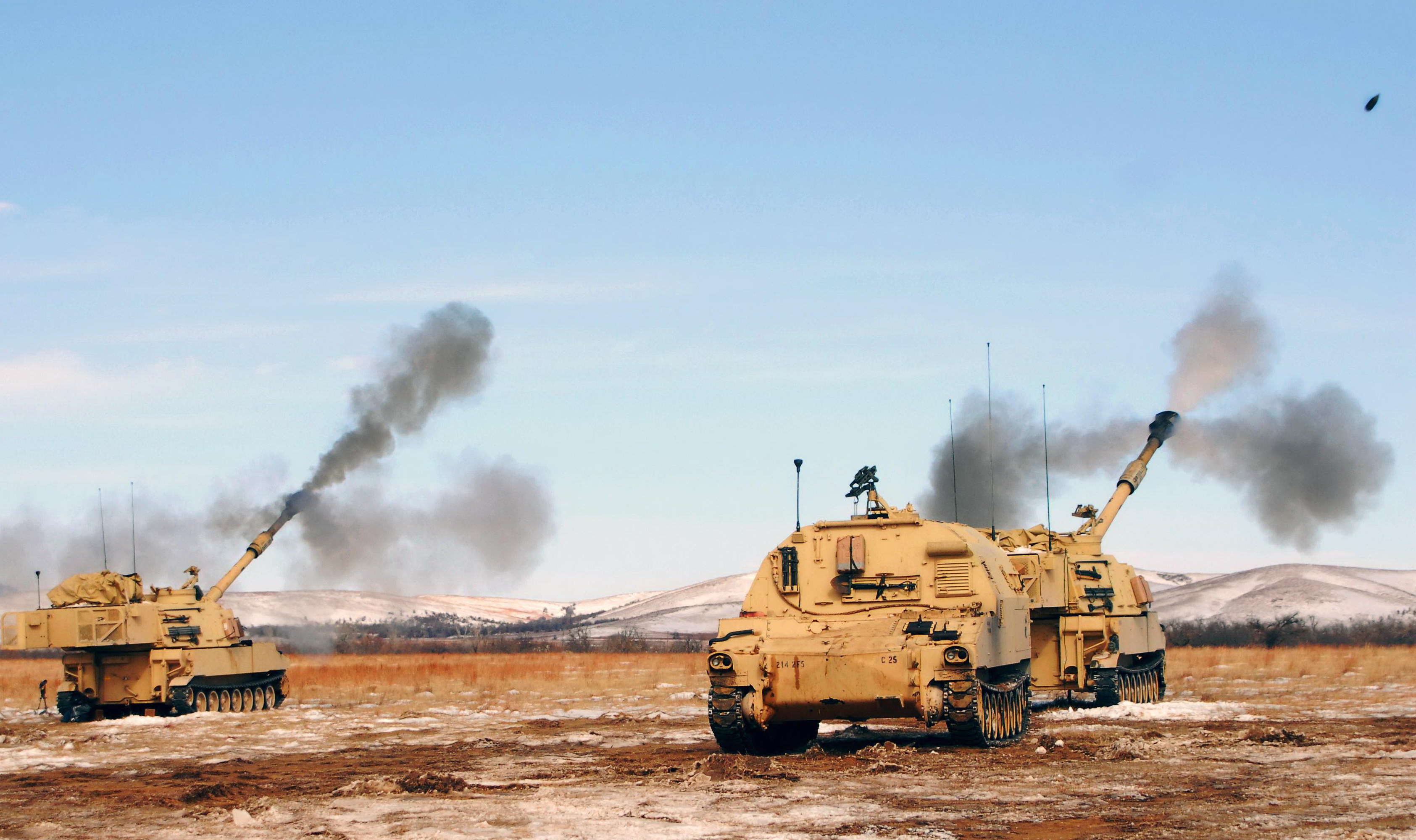 m109自行榴弹炮射击图集