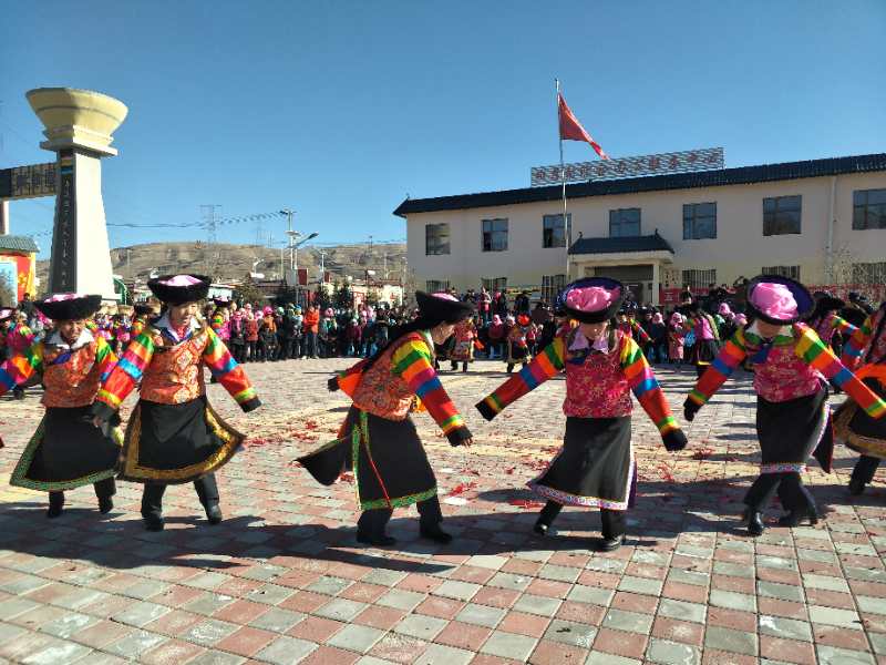 互助县班彦村群众过"新式春节"